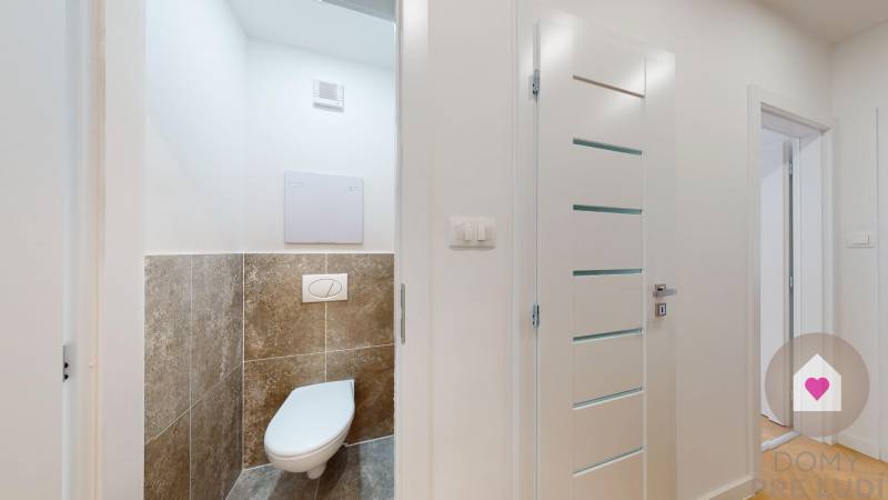 Prenájom kompletne prerobeného 3 izbového bytu pri OC Centrál na rozhraní Starého mesta a Ružinova