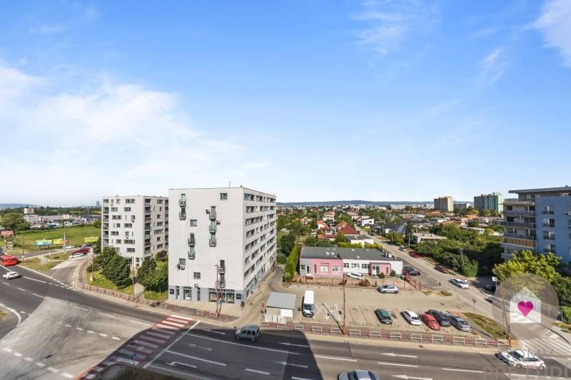 Predaj veľkého 3i bytu v novostavbe Mendelsohn s garážovým park. státím a 2 loždiami_ Podunajské Biskupce_Kazanská ul._výhľad z obývačky