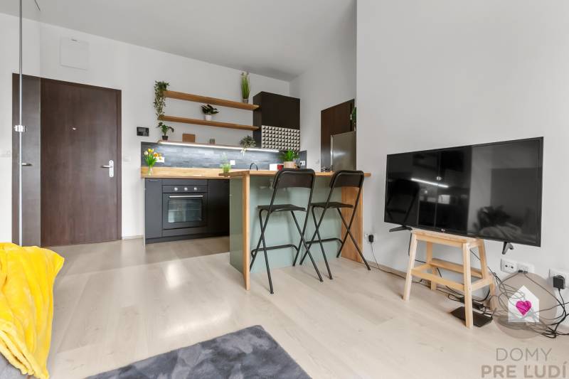 Prenájom_2izbový byt_Novostavba_Lužná ul., Petržalka_Obývačka s kuchyňou