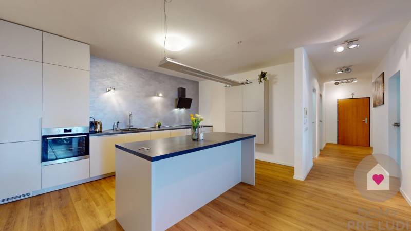 Predaj veľkometrážneho moderného bytu s terasou a parkingom v uzavretom komplexe na Tupého ul. pri Kolibe