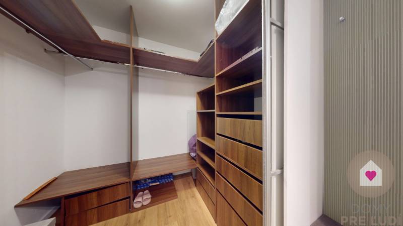 Predaj veľkometrážneho moderného bytu s terasou a parkingom v uzavretom komplexe na Tupého ul. pri Kolibe