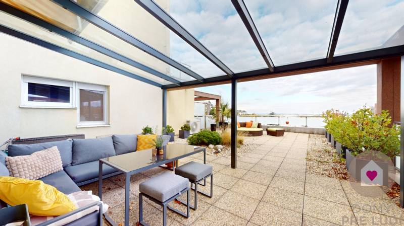 Predaj veľkometrážneho moderného bytu s terasou a parkingom v uzavretom komplexe na Tupého ul. pri Kolibe