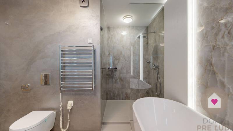 Predaj veľkometrážneho moderného bytu s terasou a parkingom v uzavretom komplexe na Tupého ul. pri Kolibe