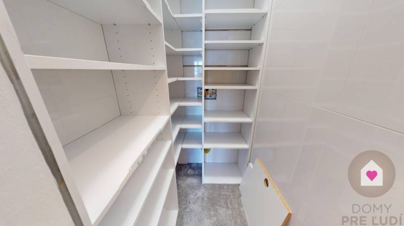 Predaj veľkometrážneho moderného bytu s terasou a parkingom v uzavretom komplexe na Tupého ul. pri Kolibe