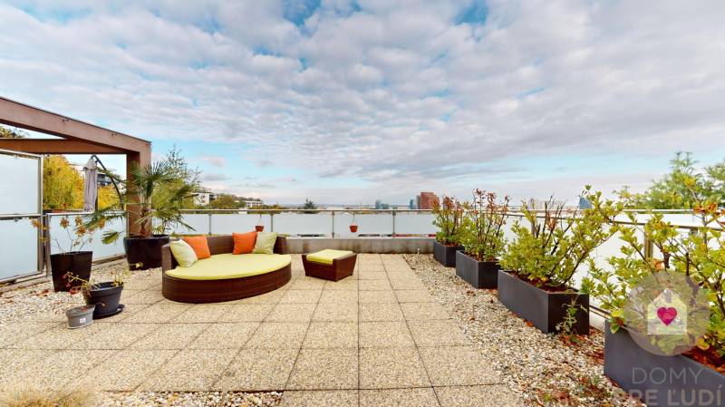 Predaj veľkometrážneho moderného bytu s terasou a parkingom v uzavretom komplexe na Tupého ul. pri Kolibe