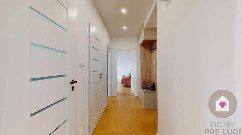 Prenájom kompletne prerobeného 3 izbového bytu pri OC Centrál na rozhraní Starého mesta a Ružinova