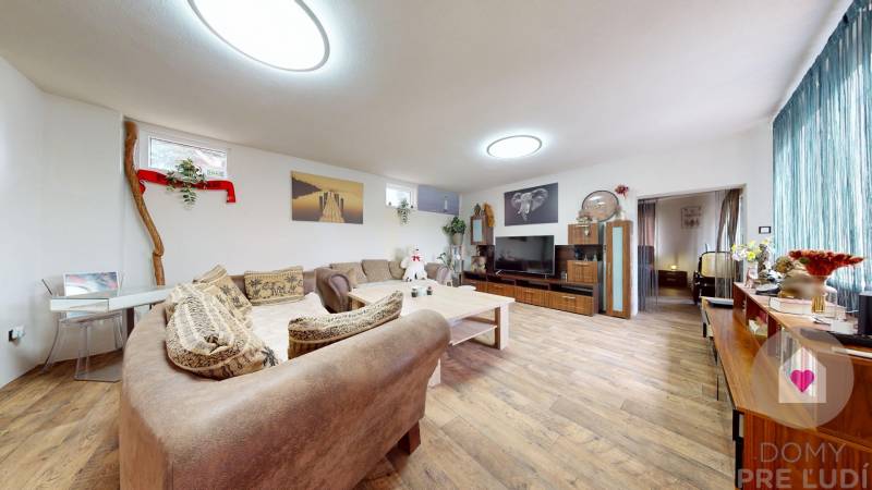 Most pri Bratislave_rodinný dom na predaj_obývacia izba