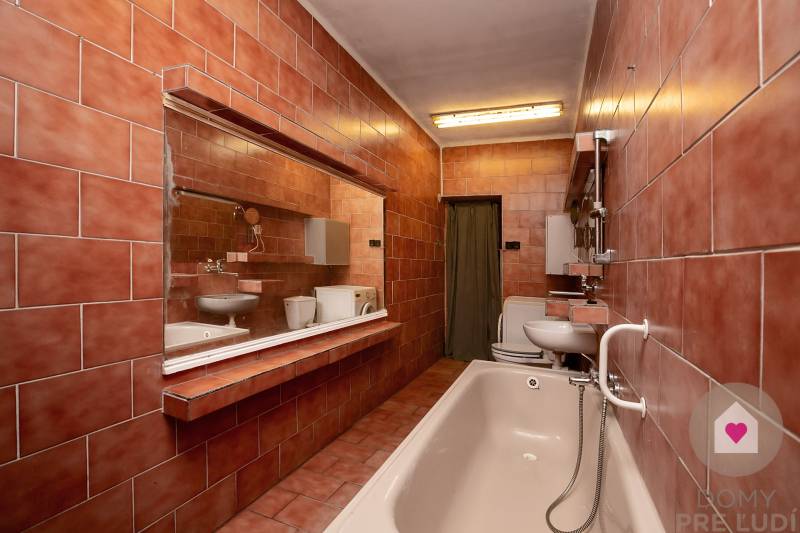 Most pri Bratislave_rodinný dom na predaj_kupeľňa