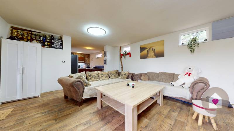 Most pri Bratislave_rodinný dom na predaj_obývacia izba