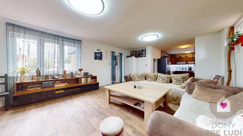 Most pri Bratislave_rodinný dom na predaj_obývacia izba