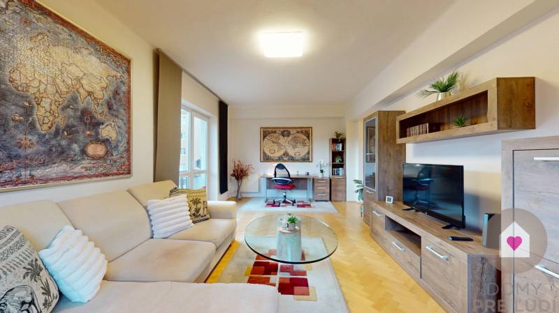 Prenájom kompletne zariadeného 2i bytu s oddelenou kuchyňou, 2 balkónmi a pivnicou na Krížnej ul. v Starom Meste