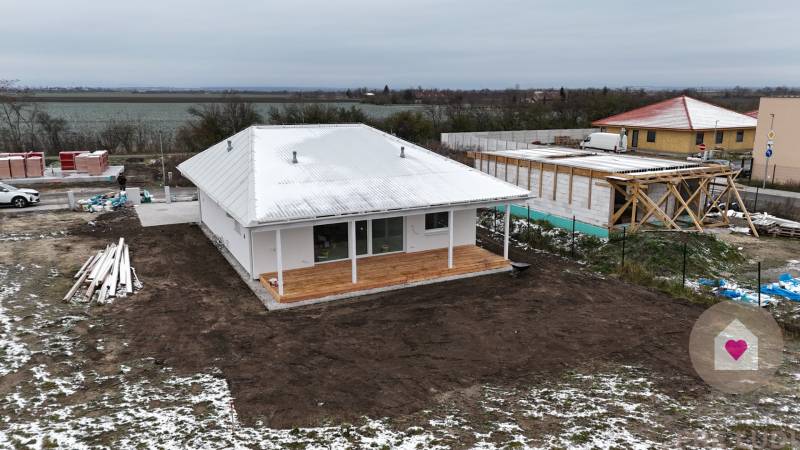 Novy svet - novostavba rodinného domu pri senci na predaj (31).JPG