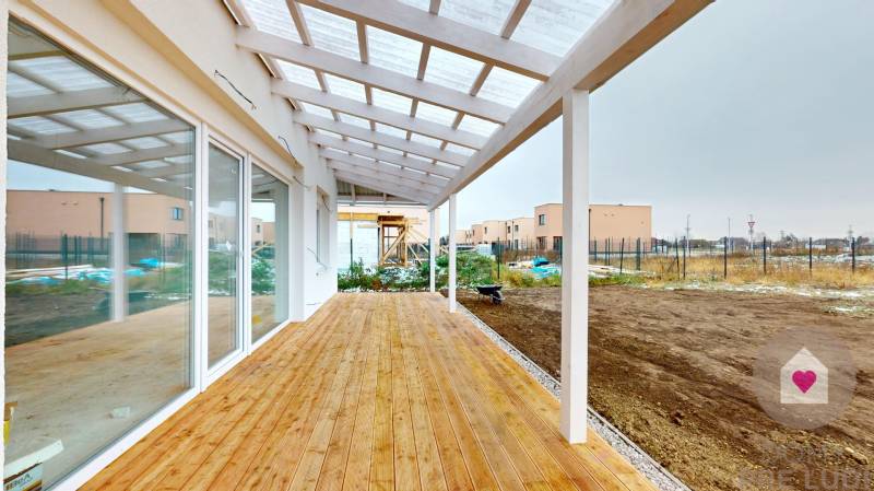 Novy svet - novostavba rodinného domu pri senci na predaj (1).jpg