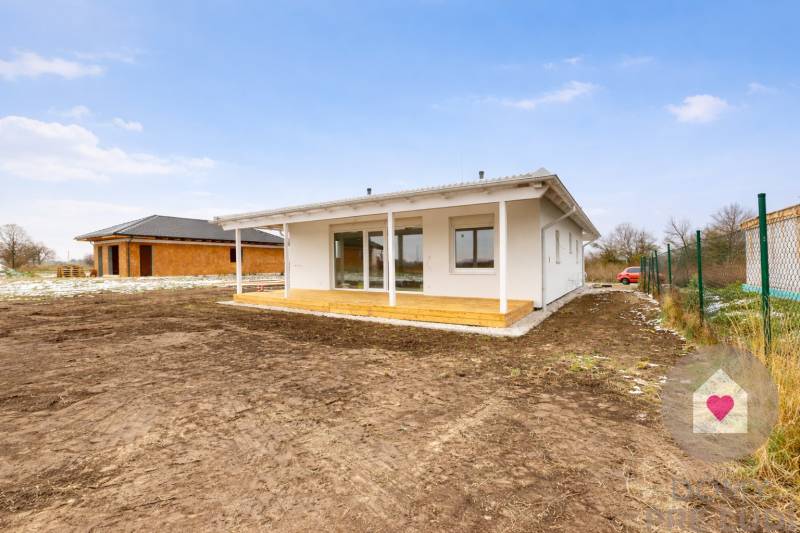 Novy svet - novostavba rodinného domu pri senci na predaj