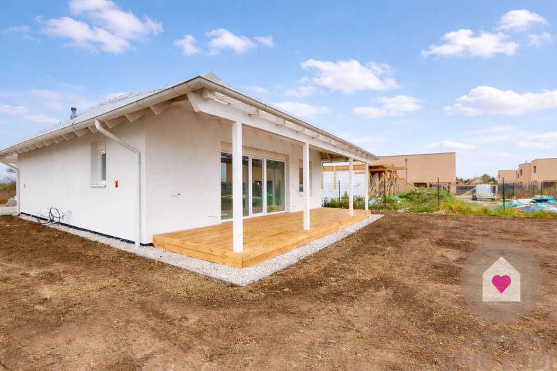 Novy svet - novostavba rodinného domu pri senci na predaj