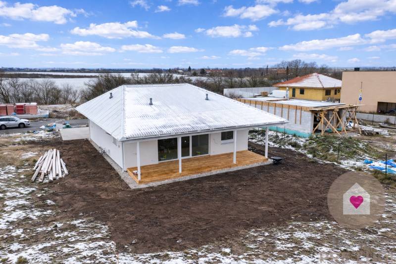 Novy svet - novostavba rodinného domu pri senci na predaj