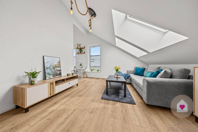 Prenájom moderného 2i bytu v novostavbe s parkovacím státím, klimatizáciou a slnečnou terasou v Jarovciach_obývačka