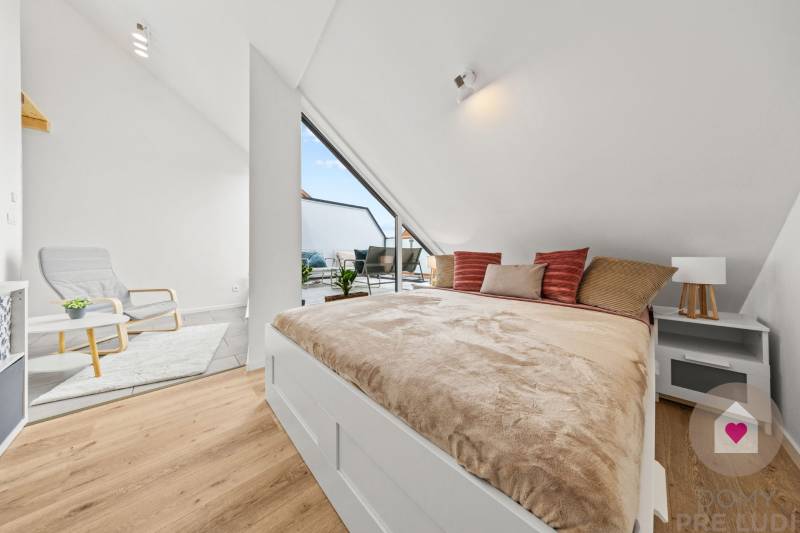 Prenájom moderného 2i bytu v novostavbe s parkovacím státím, klimatizáciou a slnečnou terasou v Jarovciach_spálňa