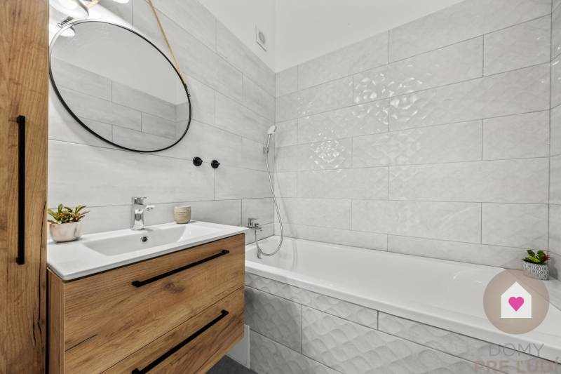 Prenájom moderného 2i bytu v novostavbe s parkovacím státím, klimatizáciou a slnečnou terasou v Jarovciach_kúpeľňa