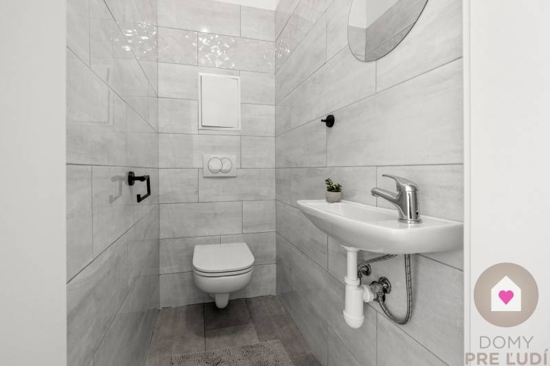 Prenájom moderného 2i bytu v novostavbe s parkovacím státím, klimatizáciou a slnečnou terasou v Jarovciach_WC