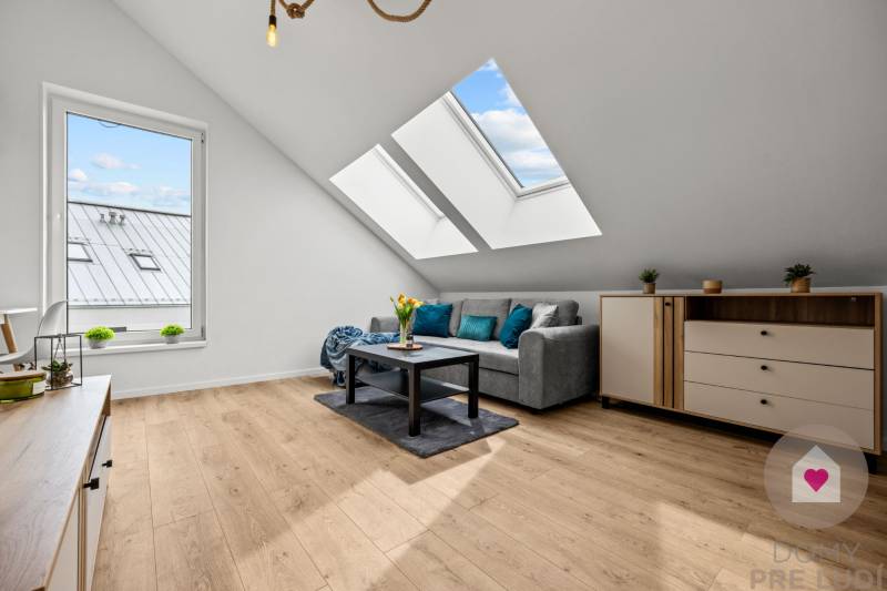 Prenájom moderného 2i bytu v novostavbe s parkovacím státím, klimatizáciou a slnečnou terasou v Jarovciach_obývačka