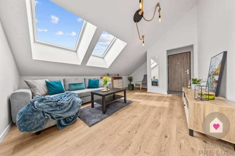 Prenájom moderného 2i bytu v novostavbe s parkovacím státím, klimatizáciou a slnečnou terasou v Jarovciach_obývačka