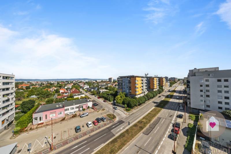 Predaj veľkého 3i bytu v novostavbe Mendelsohn s garážovým park. státím a 2 loždiami_ Podunajské Biskupce_Kazanská ul._výhľad z obývačky