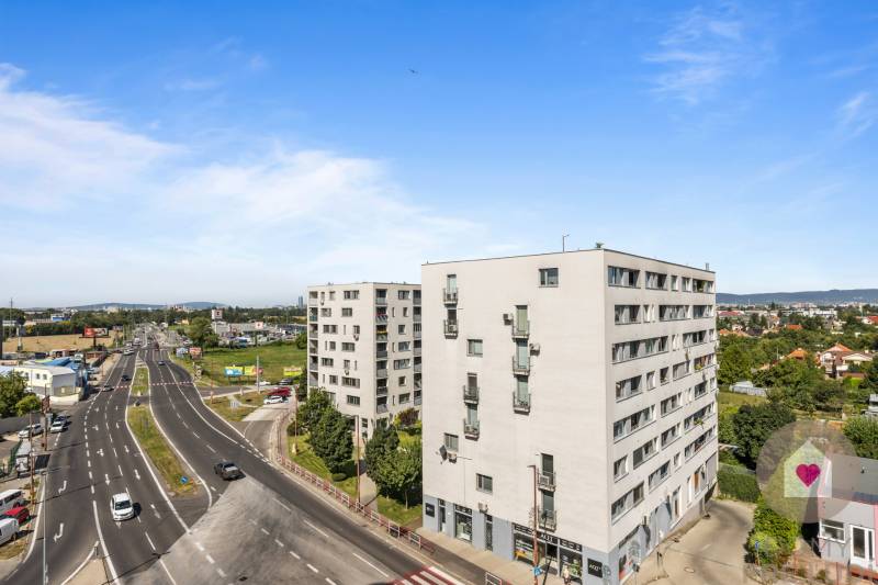 Predaj veľkého 3i bytu v novostavbe Mendelsohn s garážovým park. státím a 2 loždiami_ Podunajské Biskupce_Kazanská ul._výhľad zo spálne