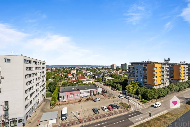 Predaj veľkého 3i bytu v novostavbe Mendelsohn s garážovým park. státím a 2 loždiami_ Podunajské Biskupce_Kazanská ul._výhľad zo spálne