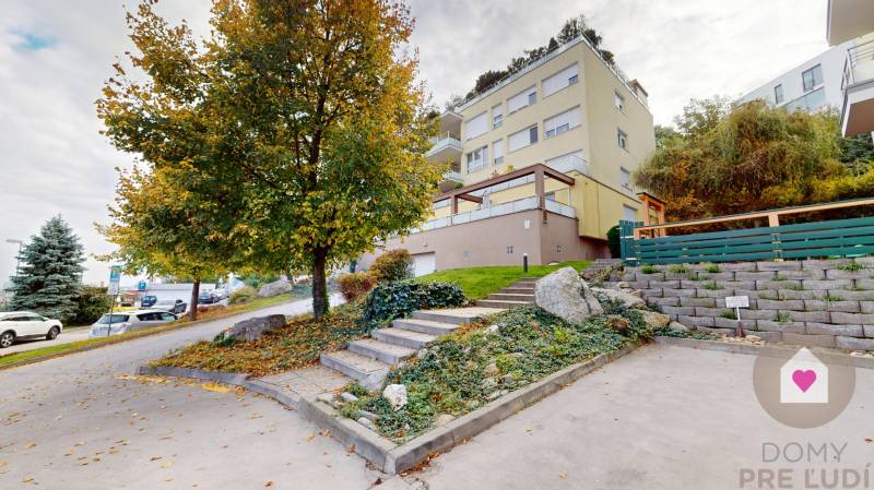 Predaj veľkometrážneho moderného bytu s terasou a parkingom v uzavretom komplexe na Tupého ul. pri Kolibe