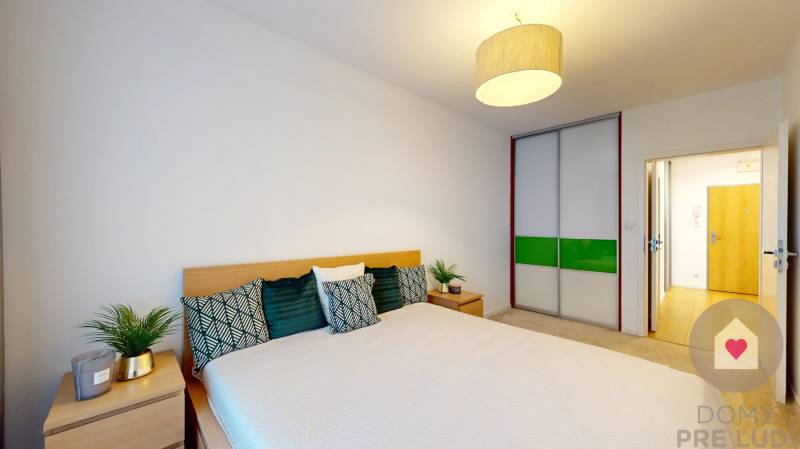 Dlhodobý prenájom 2i bytu s parkovacím státím a balkónom- Jégeho alej_Ružinov