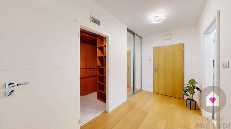 Dlhodobý prenájom 2i bytu s parkovacím státím a balkónom- Jégeho alej_Ružinov