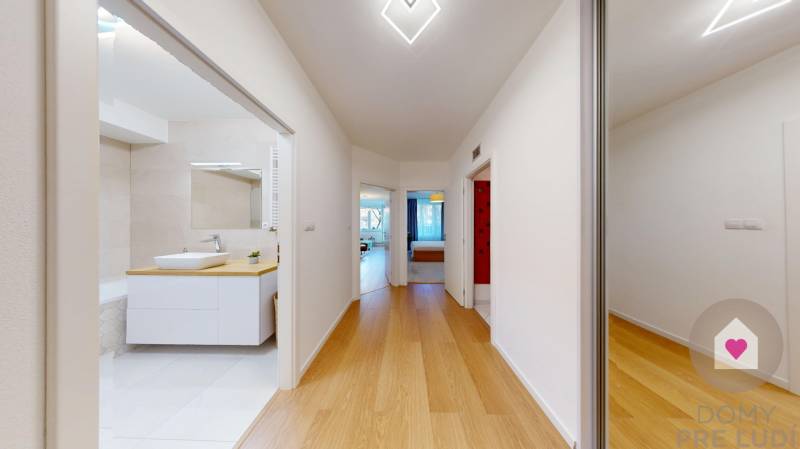 Dlhodobý prenájom 2i bytu s parkovacím státím a balkónom- Jégeho alej_Ružinov