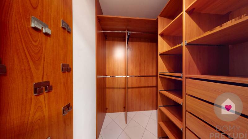 Dlhodobý prenájom 2i bytu s parkovacím státím a balkónom- Jégeho alej_Ružinov