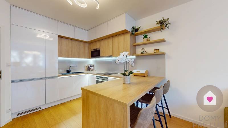 Dlhodobý prenájom 2i bytu s parkovacím státím a balkónom- Jégeho alej_Ružinov