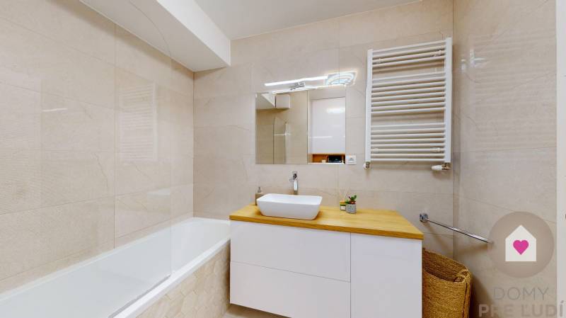 Dlhodobý prenájom 2i bytu s parkovacím státím a balkónom- Jégeho alej_Ružinov