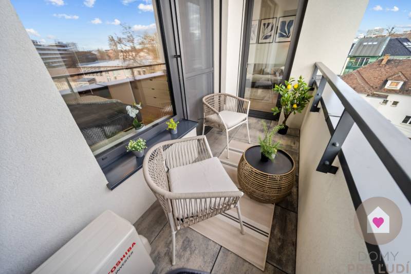 Predaj moderného 2i bytu v novostavbe s lodžiou, pivnicou a garážovým parkovacím státim v novostavbe na Baazovej ulici pri OC Nivy