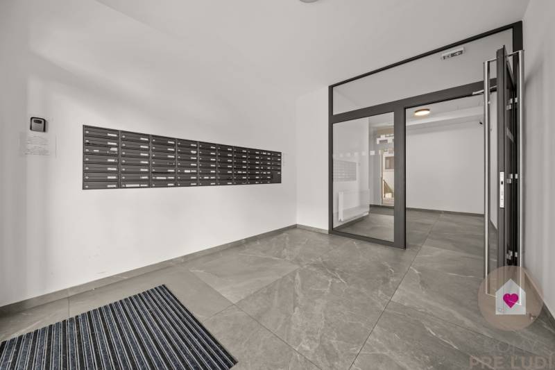 Predaj moderného 2i bytu v novostavbe s lodžiou, pivnicou a garážovým parkovacím státim v novostavbe na Baazovej ulici pri OC Nivy