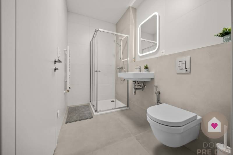 Predaj moderného 2i bytu v novostavbe s lodžiou, pivnicou a garážovým parkovacím státim v novostavbe na Baazovej ulici pri OC Nivy