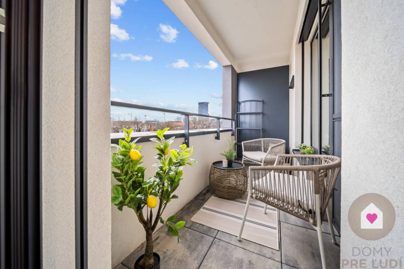 Predaj moderného 2i bytu v novostavbe s lodžiou, pivnicou a garážovým parkovacím státim v novostavbe na Baazovej ulici pri OC Nivy