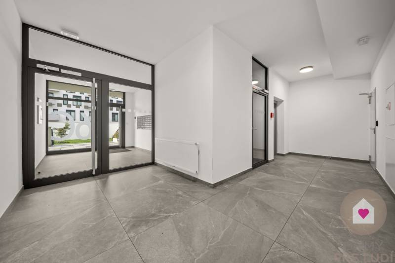 Predaj moderného 2i bytu v novostavbe s lodžiou, pivnicou a garážovým parkovacím státim v novostavbe na Baazovej ulici pri OC Nivy