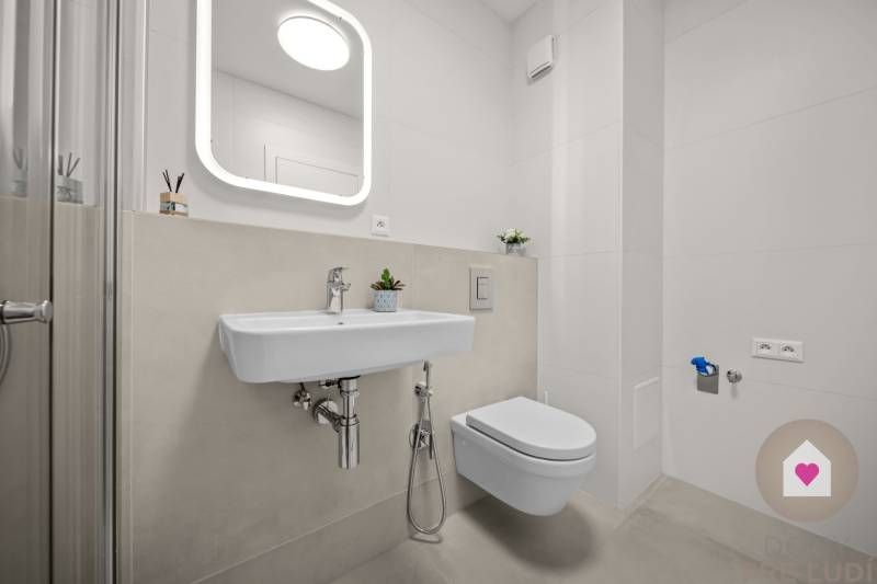 Predaj moderného 2i bytu v novostavbe s lodžiou, pivnicou a garážovým parkovacím státim v novostavbe na Baazovej ulici pri OC Nivy