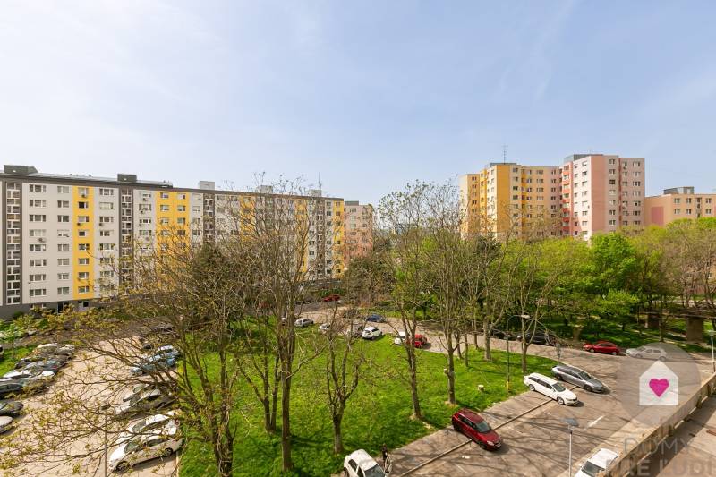 Prenájom zariadenej 2garsónky s klimatizáciou a lodžiou len 5 min od jazera Draždiak_Znievska ul. Petržalka