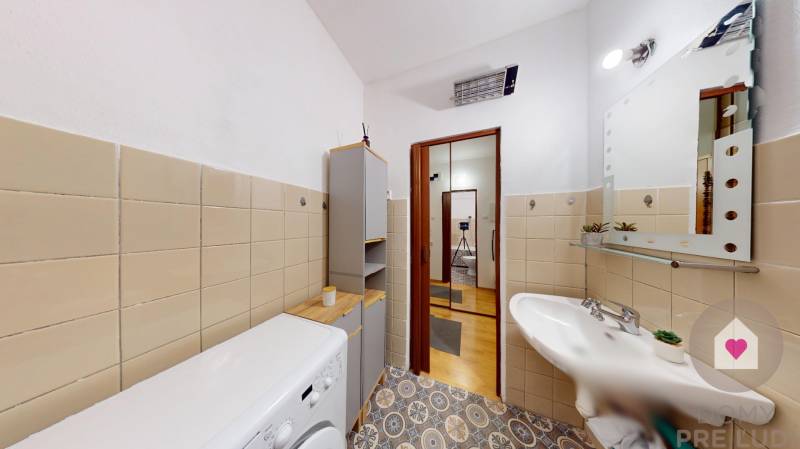 Prenájom zariadenej 2garsónky s klimatizáciou a lodžiou len 5 min od jazera Draždiak_Znievska ul. Petržalka