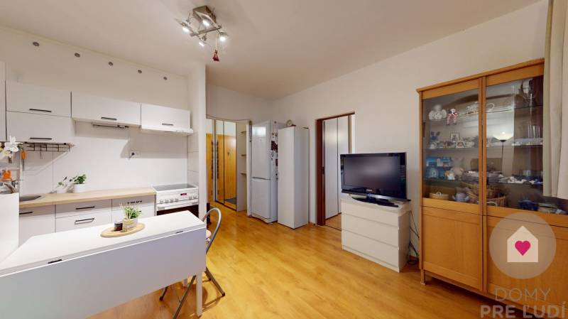 Prenájom zariadenej 2garsónky s klimatizáciou a lodžiou len 5 min od jazera Draždiak_Znievska ul. Petržalka