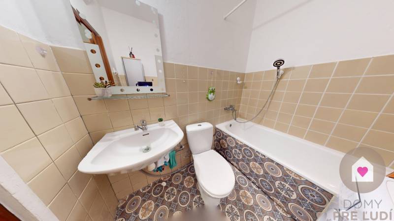 Prenájom zariadenej 2garsónky s klimatizáciou a lodžiou len 5 min od jazera Draždiak_Znievska ul. Petržalka