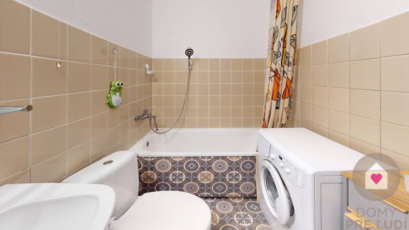 Prenájom zariadenej 2garsónky s klimatizáciou a lodžiou len 5 min od jazera Draždiak_Znievska ul. Petržalka