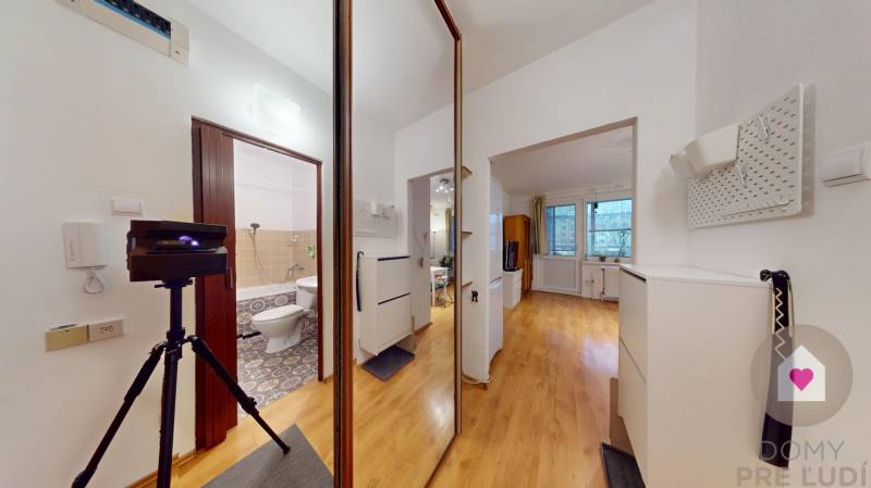 Prenájom zariadenej 2garsónky s klimatizáciou a lodžiou len 5 min od jazera Draždiak_Znievska ul. Petržalka