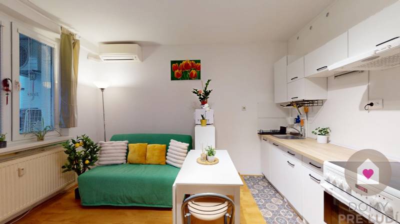 Prenájom zariadenej 2garsónky s klimatizáciou a lodžiou len 5 min od jazera Draždiak_Znievska ul. Petržalka