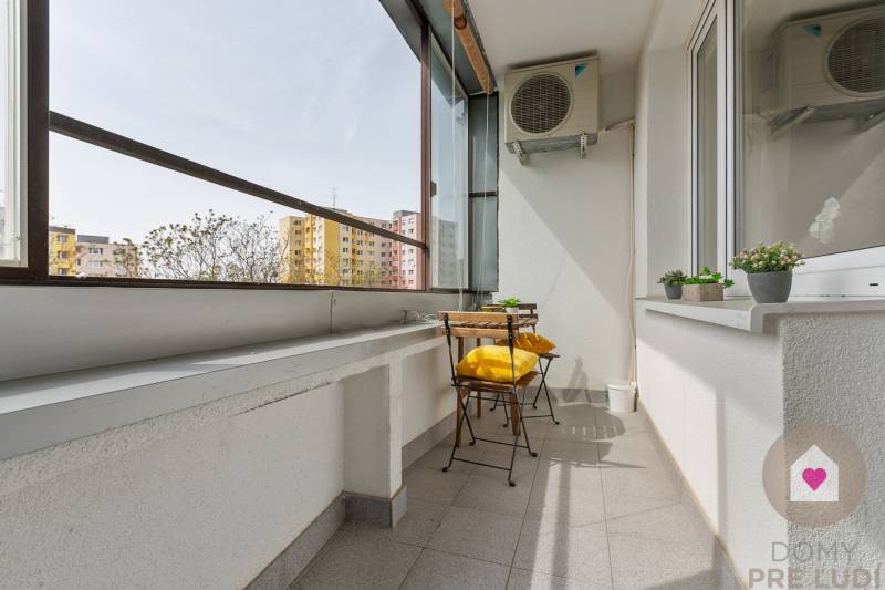 Prenájom zariadenej 2garsónky s klimatizáciou a lodžiou len 5 min od jazera Draždiak_Znievska ul. Petržalka